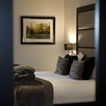 The Lodge At Kingswood Epsom Bilik gambar