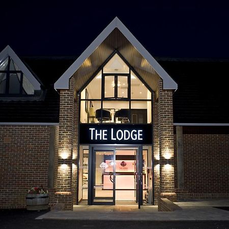 The Lodge At Kingswood Epsom Luaran gambar