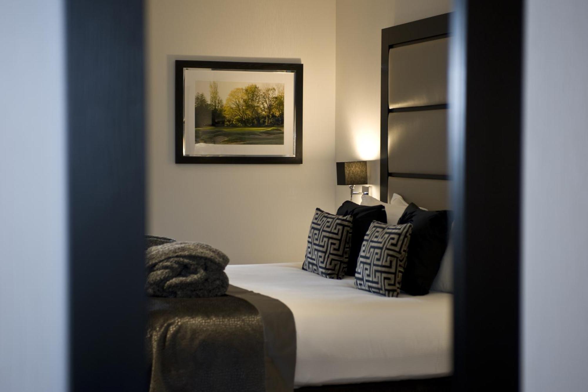 The Lodge At Kingswood Epsom Bilik gambar
