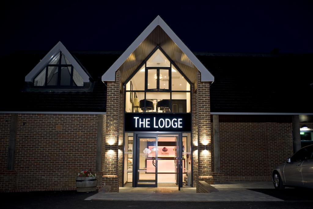 The Lodge At Kingswood Epsom Luaran gambar