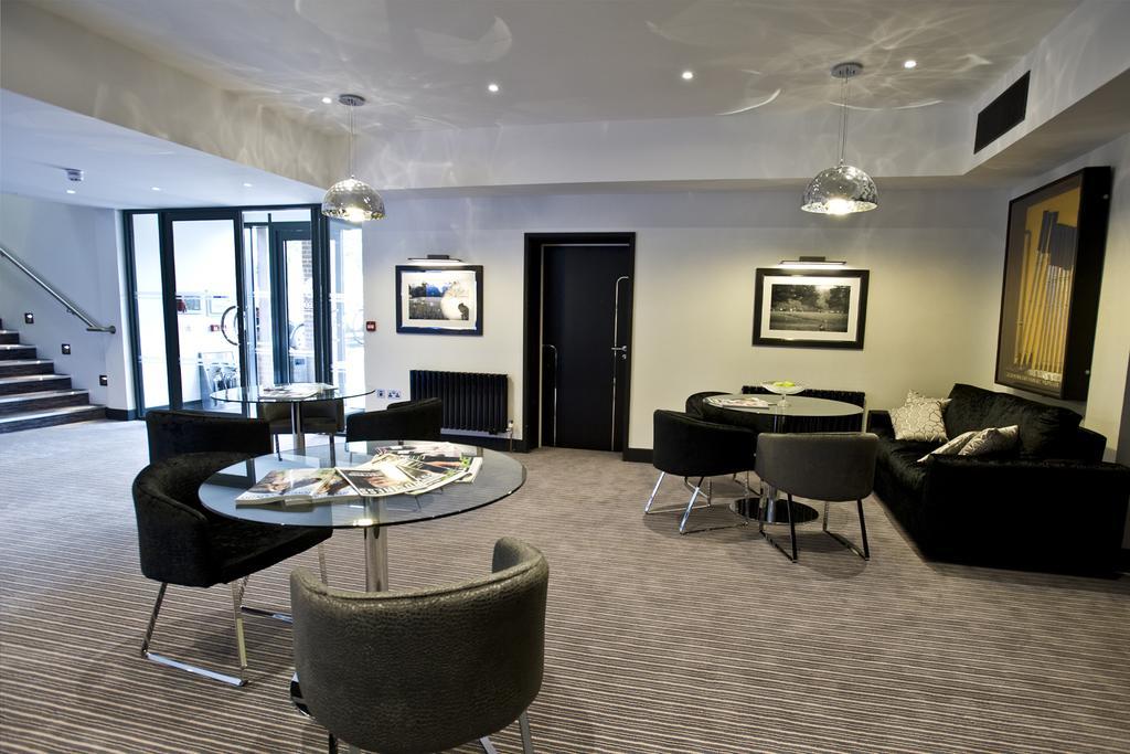 The Lodge At Kingswood Epsom Luaran gambar