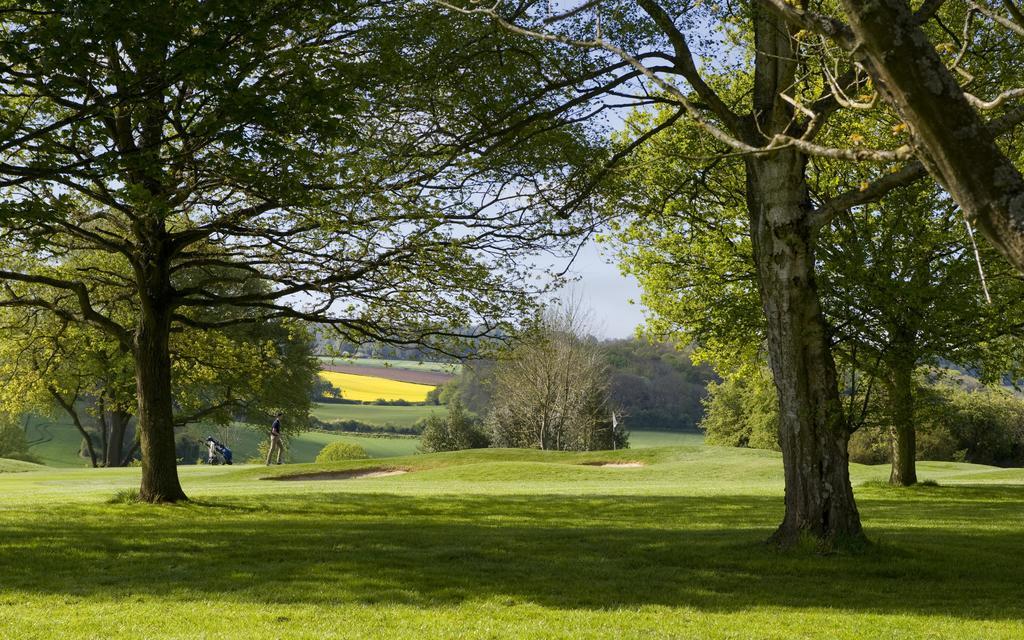 The Lodge At Kingswood Epsom Luaran gambar